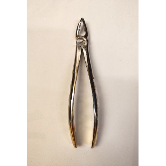 Curved forceps