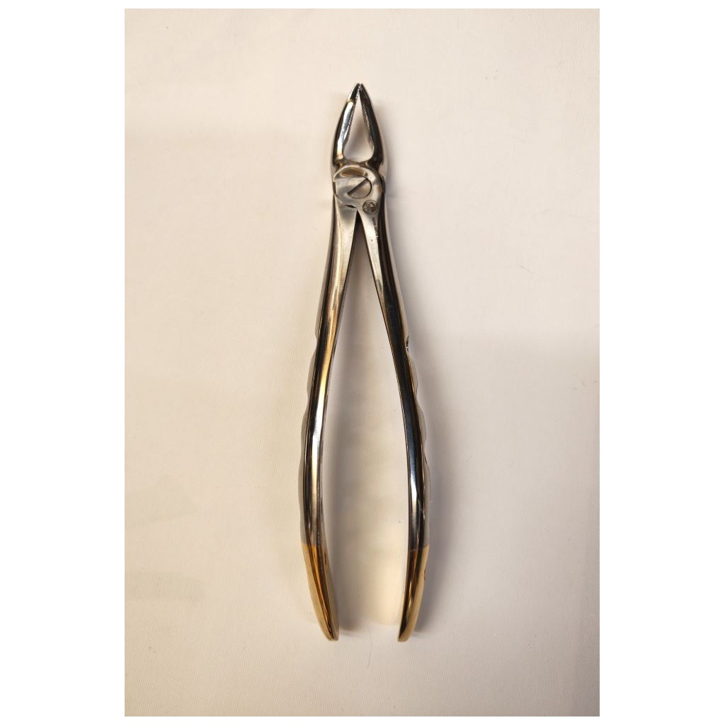 Curved forceps